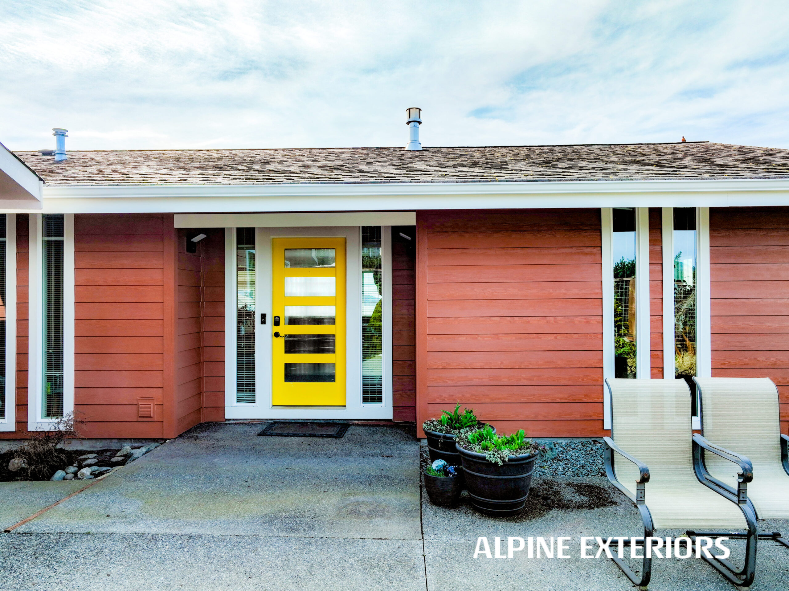 Exterior Renovation Project – 2806 Highland Dr, Anacortes, WA – Featuring James Hardie lap siding, Milgard windows, and Sherwin-Williams paint for a complete exterior upgrade.